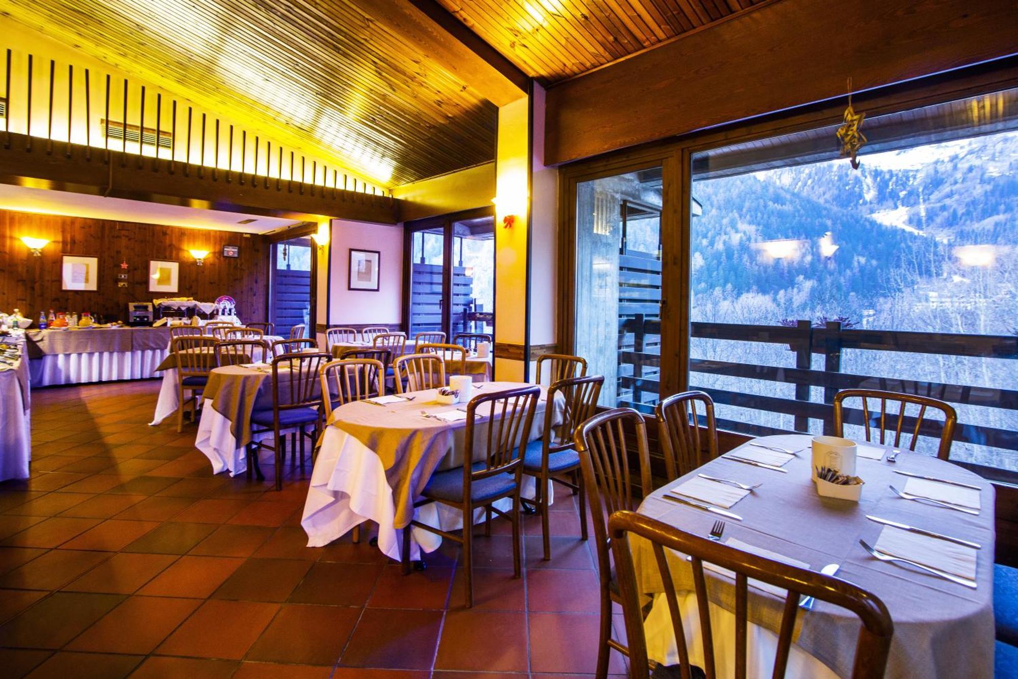Hotel Les Jumeaux Courmayeur Extérieur photo
