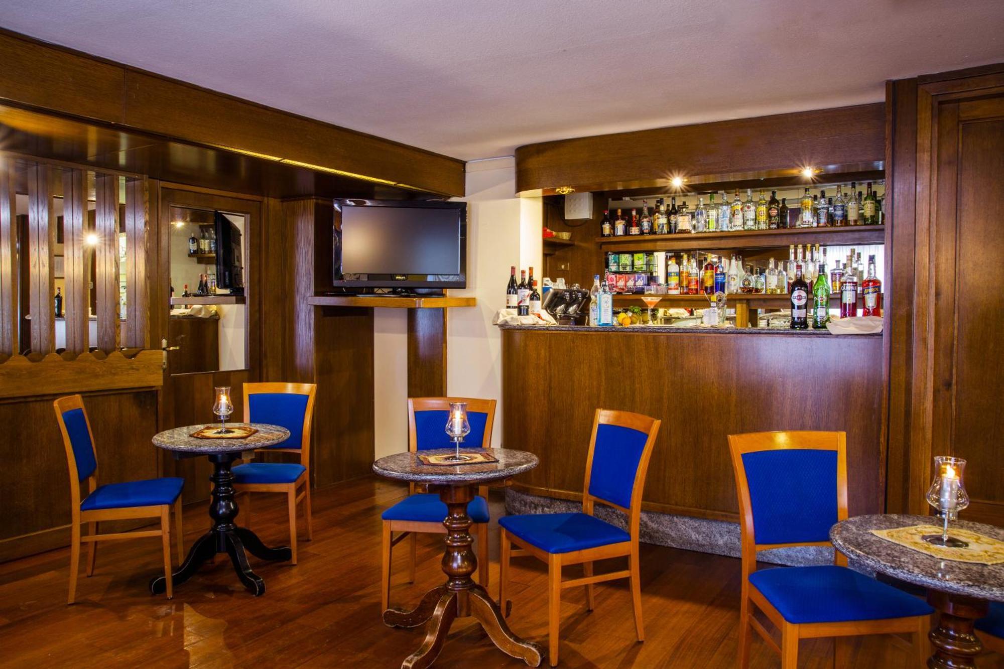 Hotel Les Jumeaux Courmayeur Extérieur photo