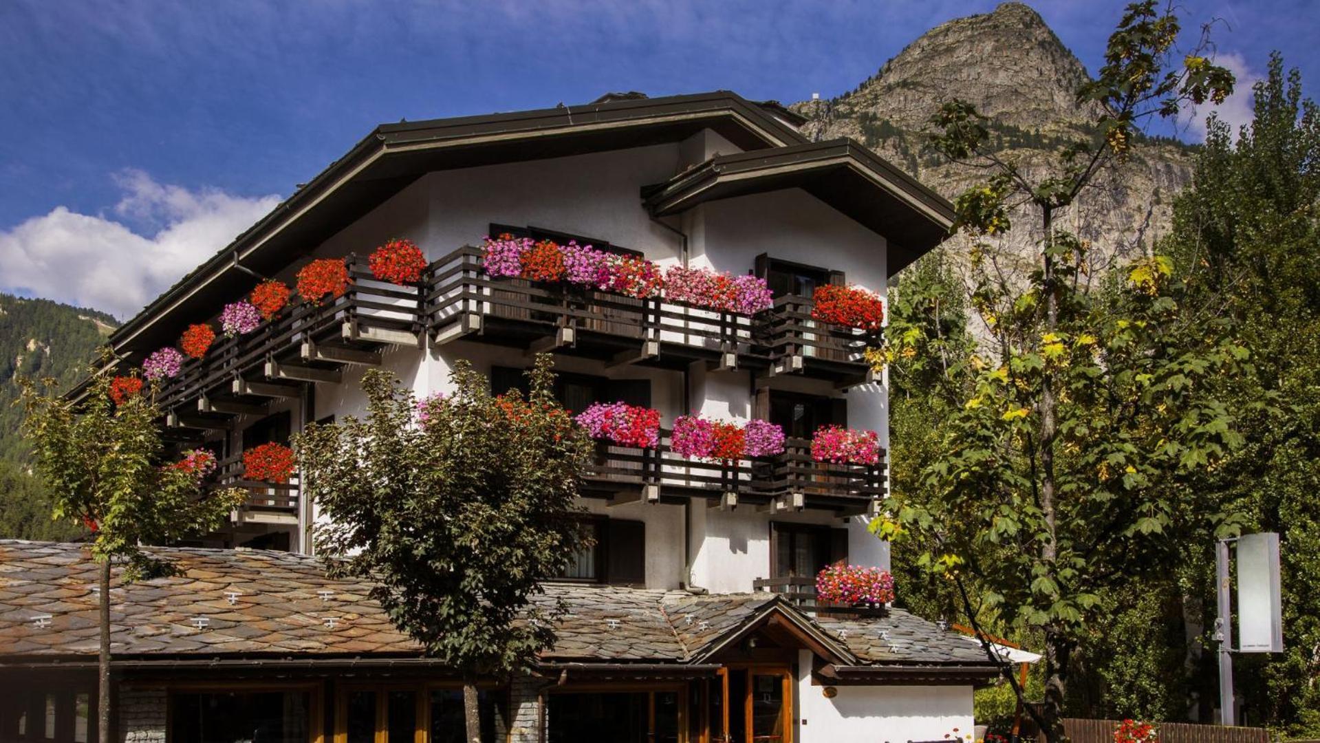 Hotel Les Jumeaux Courmayeur Extérieur photo