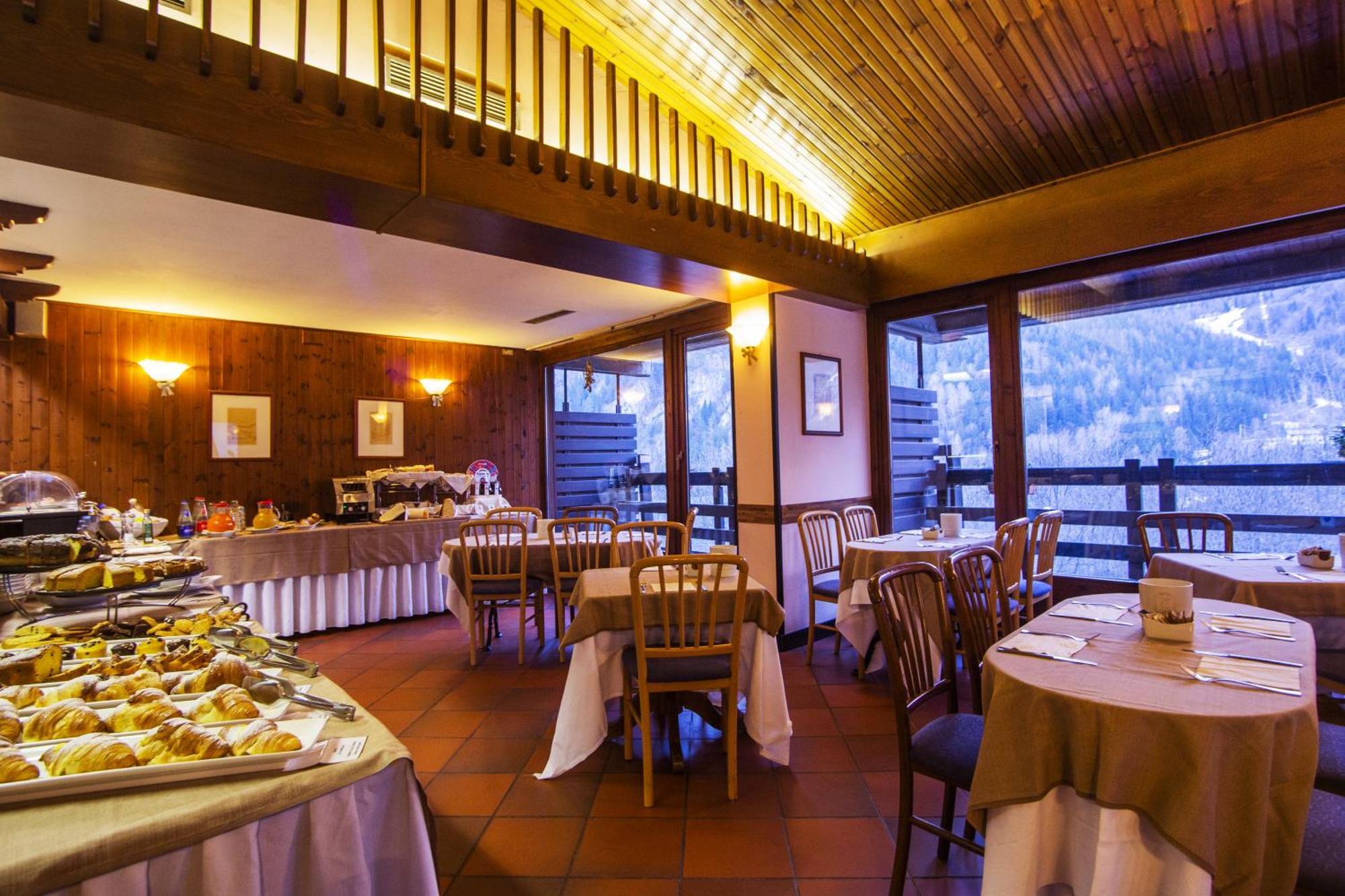 Hotel Les Jumeaux Courmayeur Extérieur photo