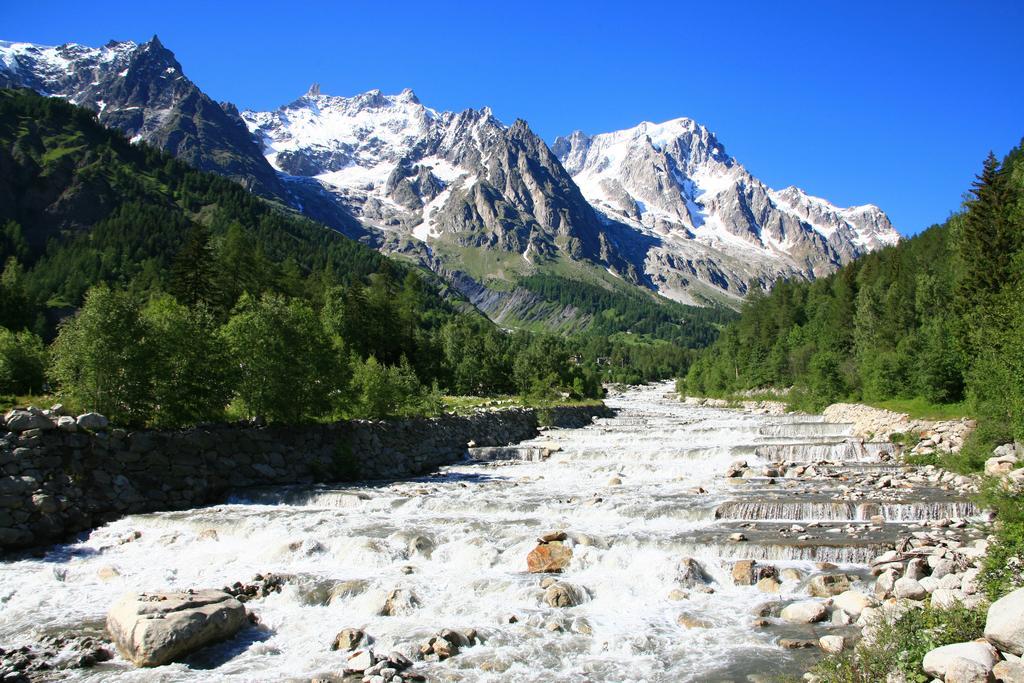 Hotel Les Jumeaux Courmayeur Extérieur photo